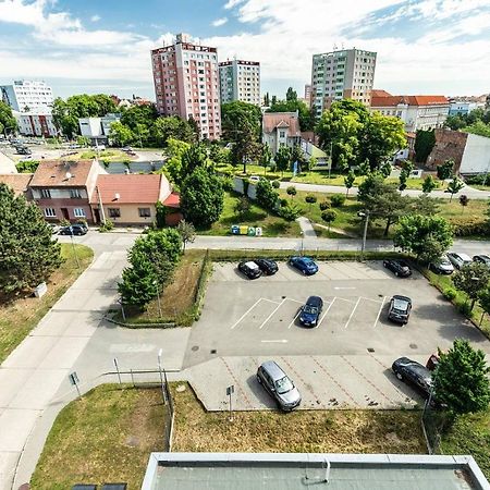 Hotel Krystal Hodonín Екстериор снимка