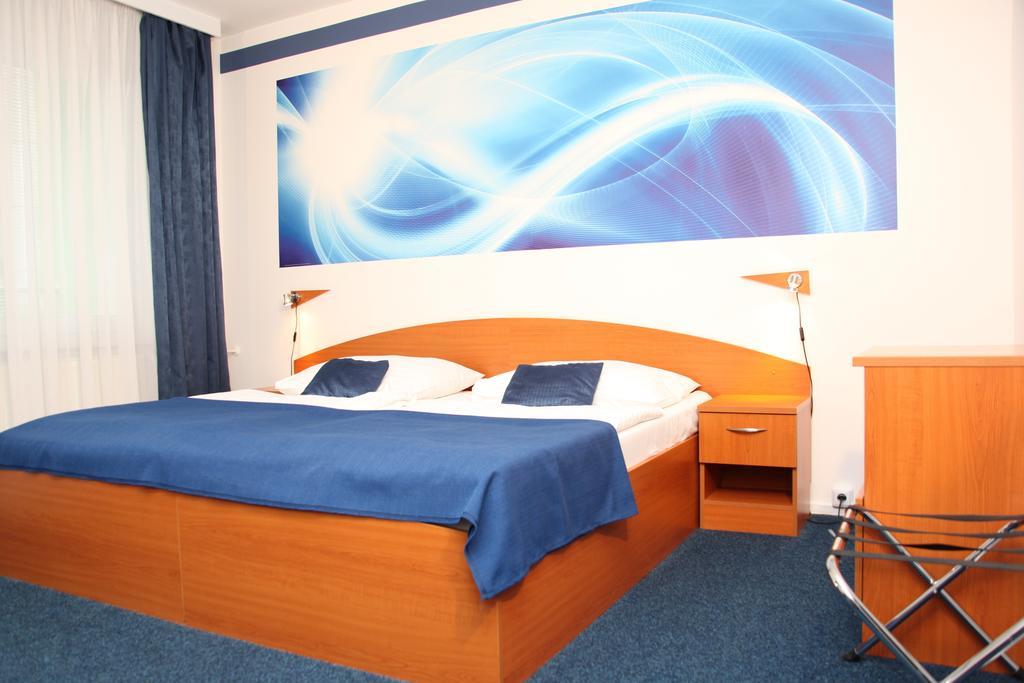 Hotel Krystal Hodonín Екстериор снимка