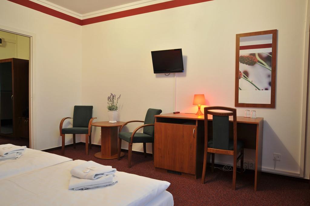 Hotel Krystal Hodonín Екстериор снимка