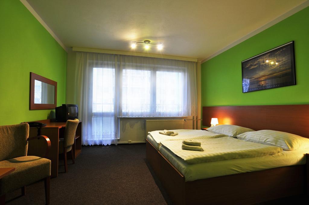 Hotel Krystal Hodonín Екстериор снимка