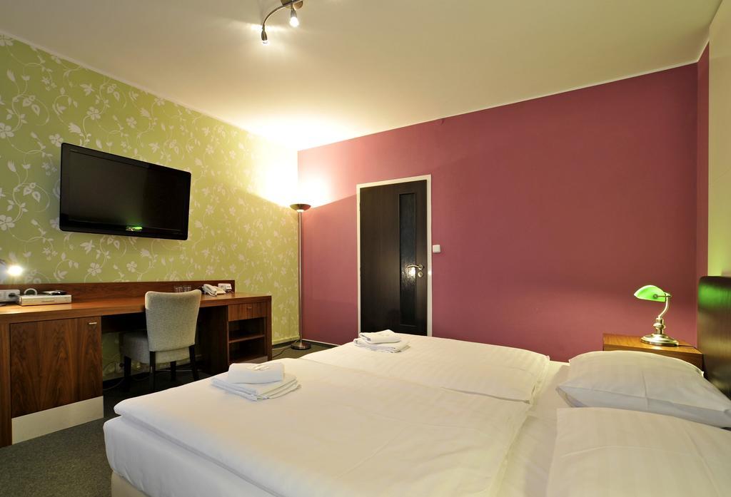 Hotel Krystal Hodonín Екстериор снимка
