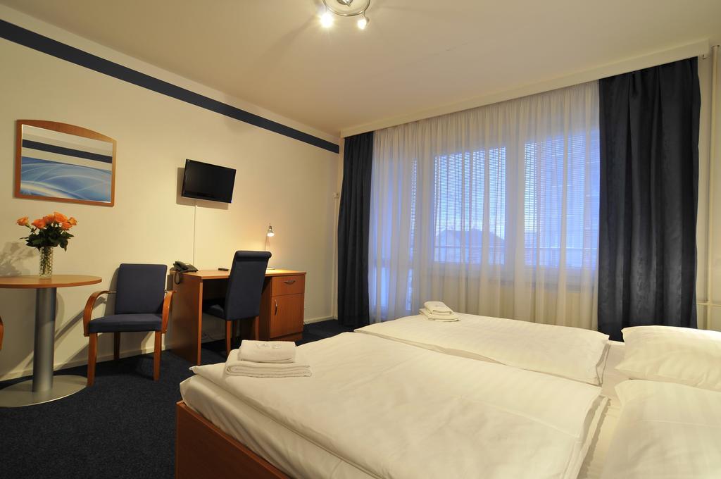 Hotel Krystal Hodonín Екстериор снимка