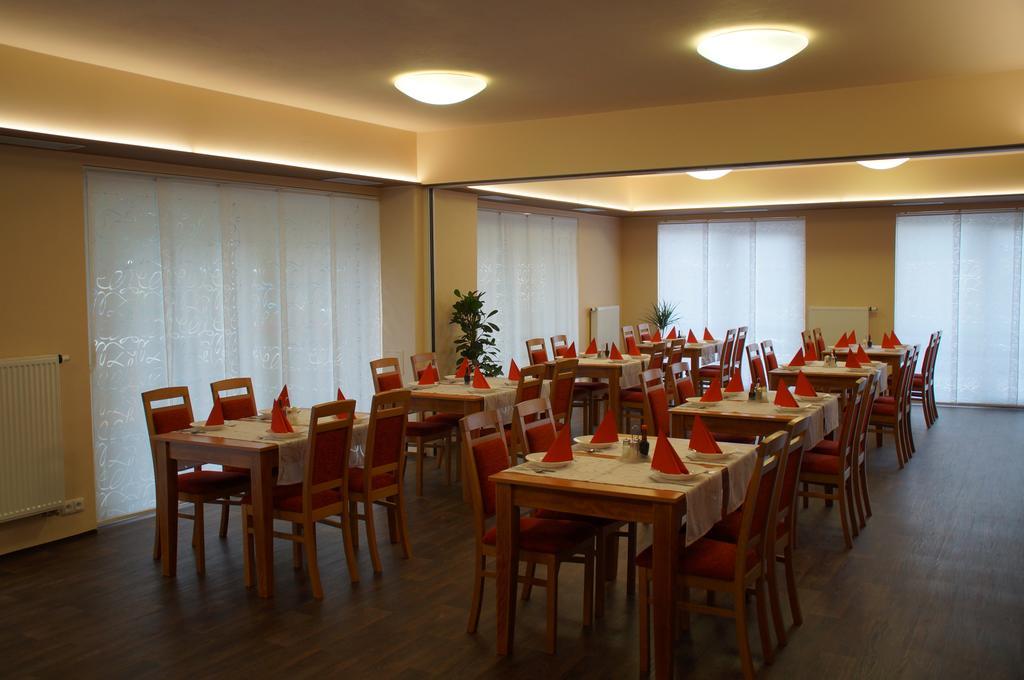 Hotel Krystal Hodonín Екстериор снимка