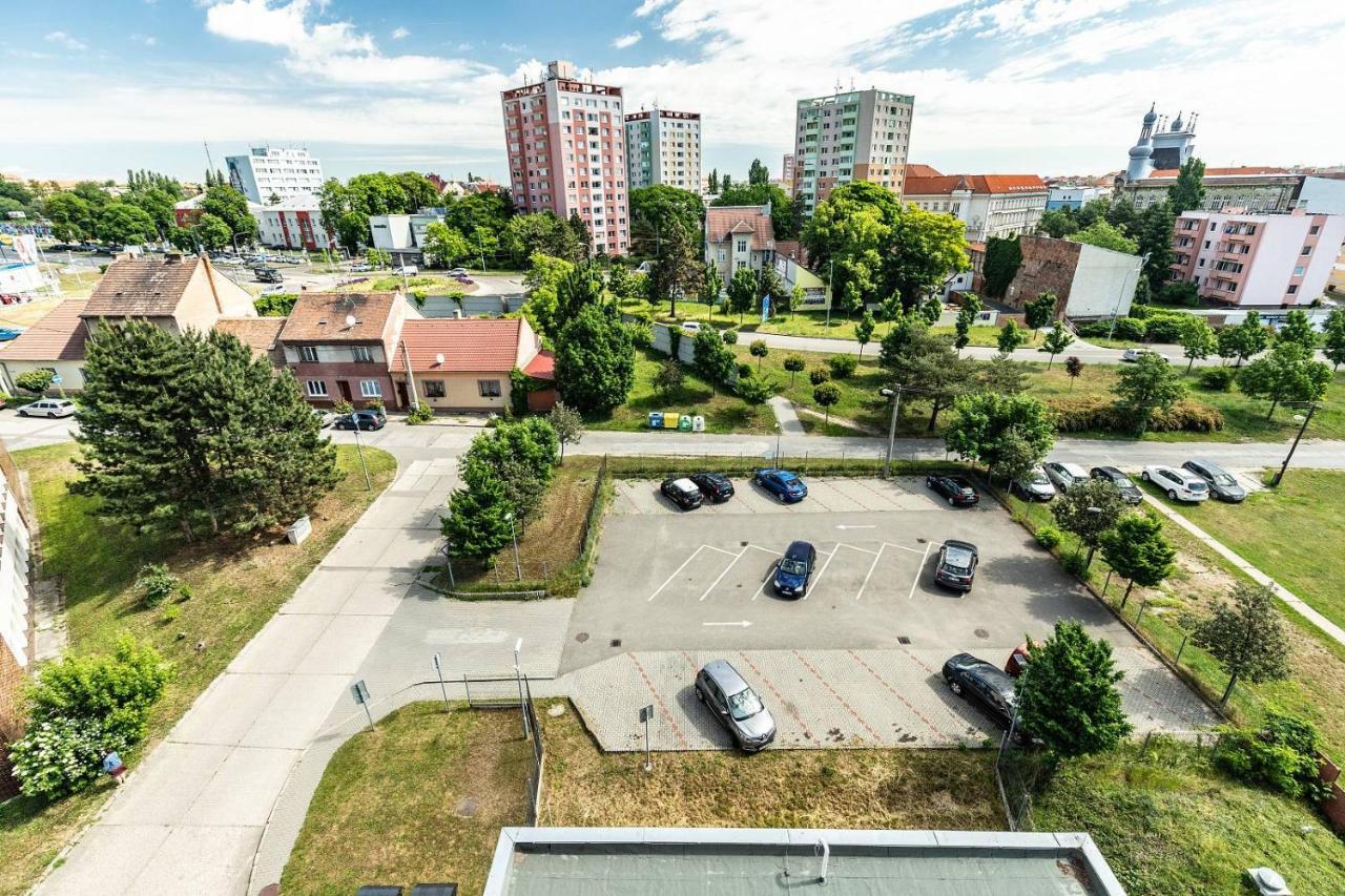 Hotel Krystal Hodonín Екстериор снимка