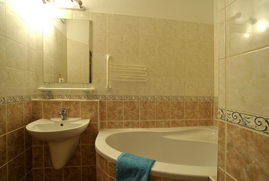 Hotel Krystal Hodonín Екстериор снимка