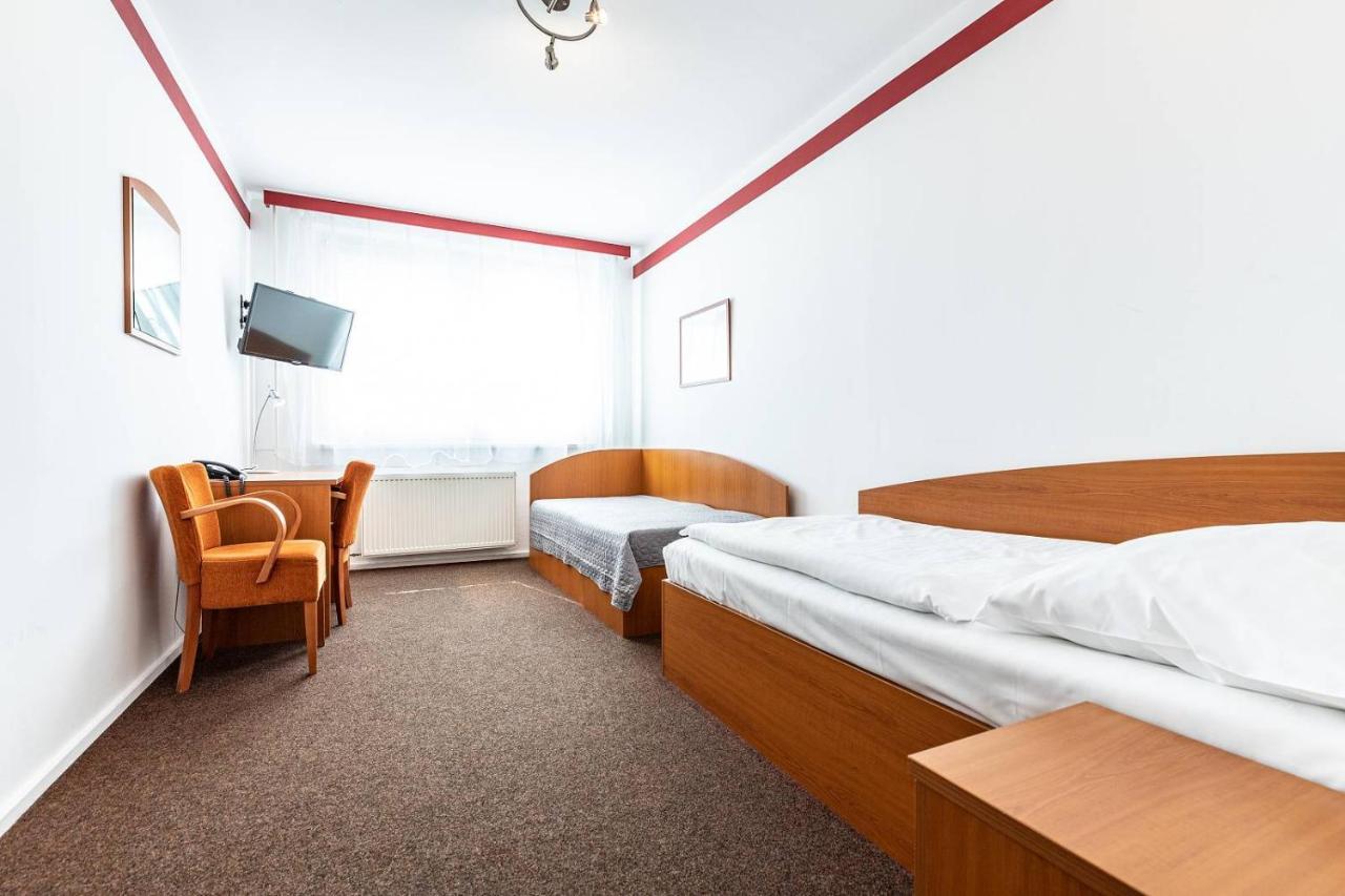 Hotel Krystal Hodonín Екстериор снимка