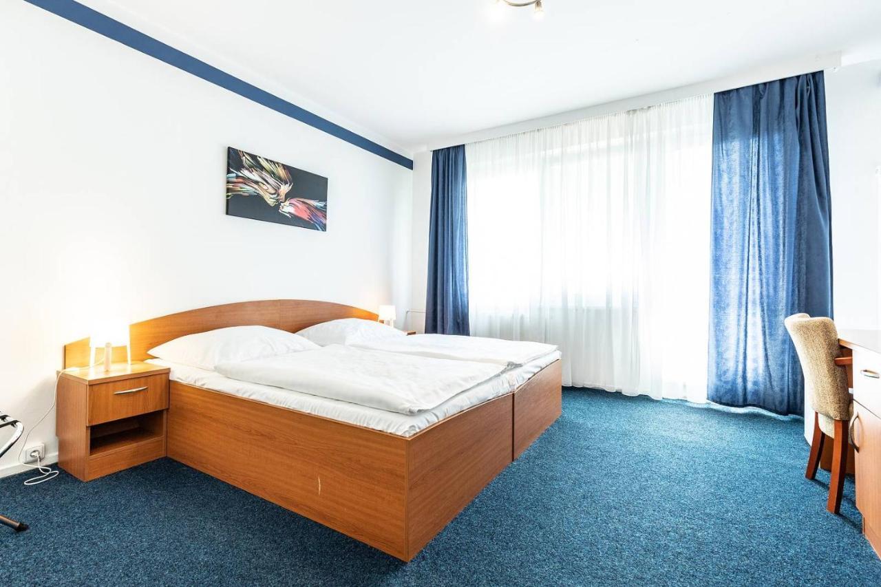 Hotel Krystal Hodonín Екстериор снимка