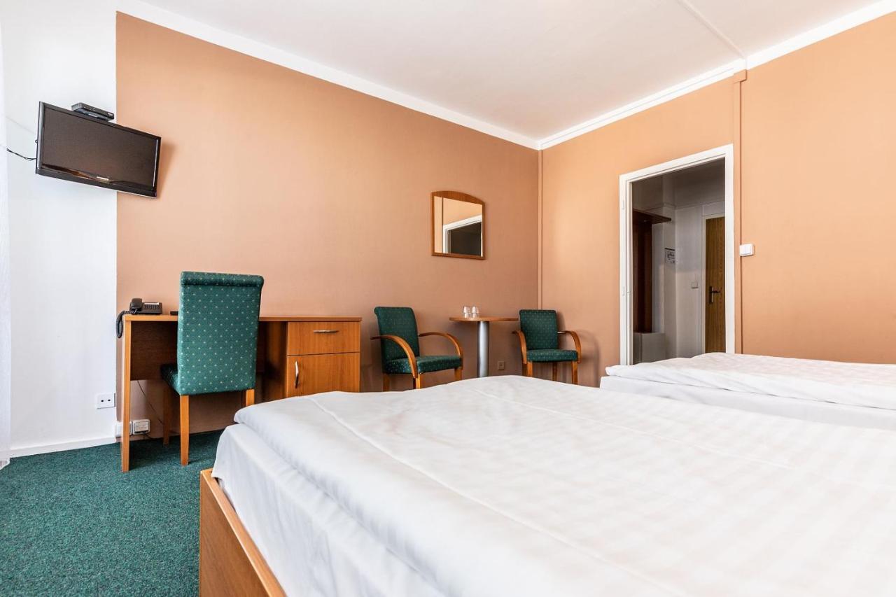 Hotel Krystal Hodonín Екстериор снимка