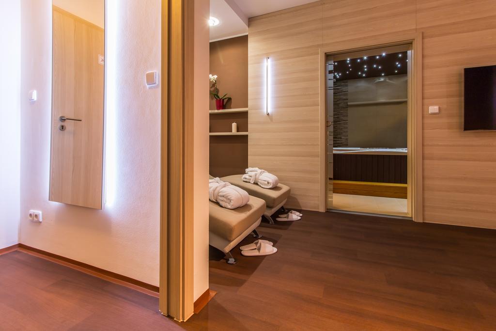 Hotel Krystal Hodonín Екстериор снимка