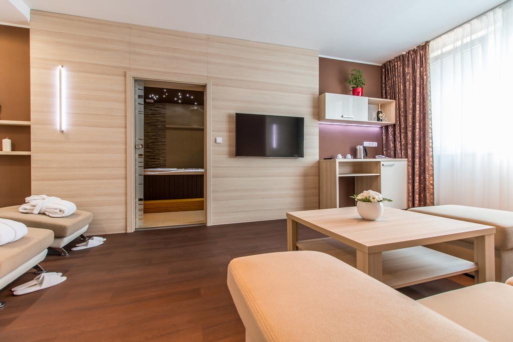 Hotel Krystal Hodonín Екстериор снимка