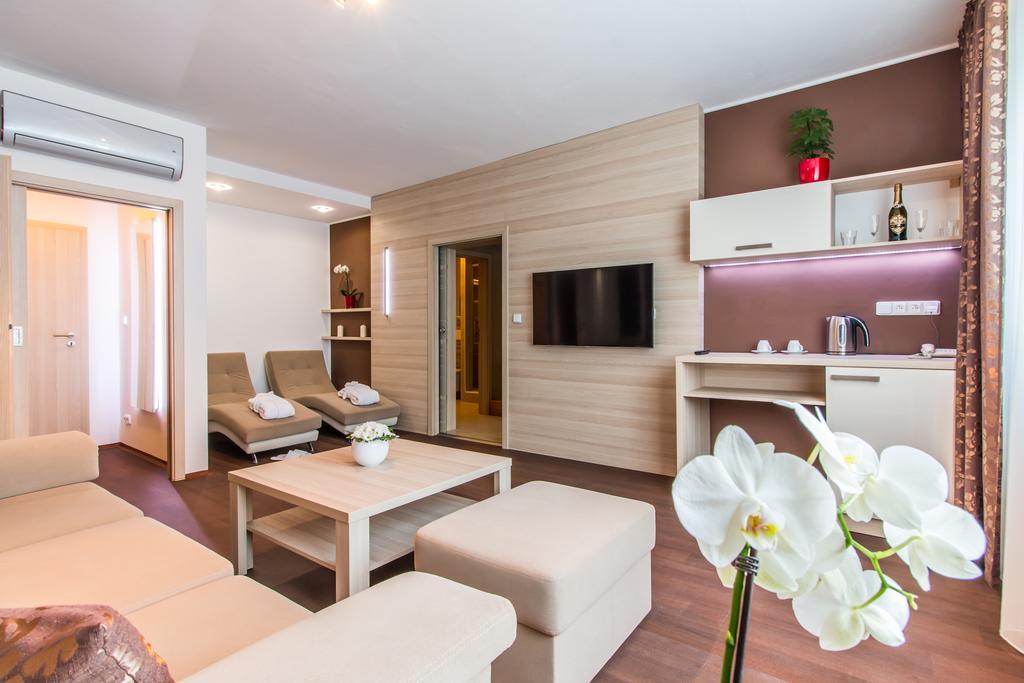 Hotel Krystal Hodonín Екстериор снимка