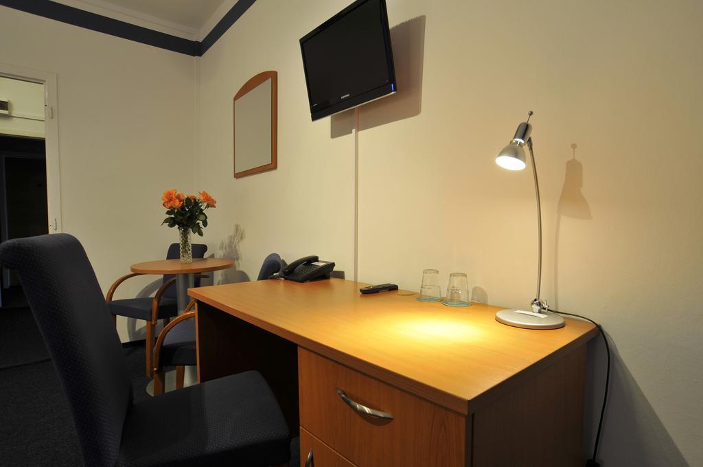 Hotel Krystal Hodonín Екстериор снимка